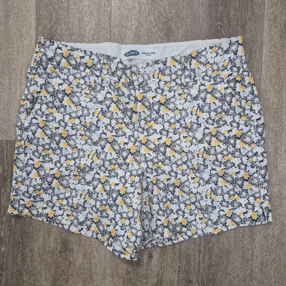 Women's Old Navy Floral Shorts Size Unknown White Yellow